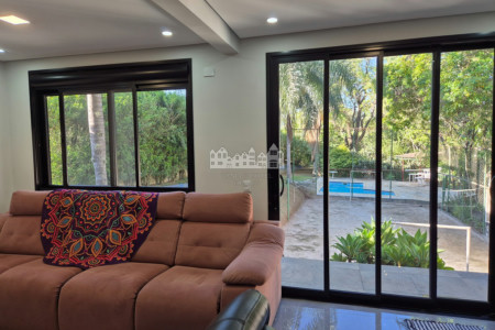 Casa Pé na Água em Atibaia com Acesso à Represa e Mais de 3.000 m² de Natureza