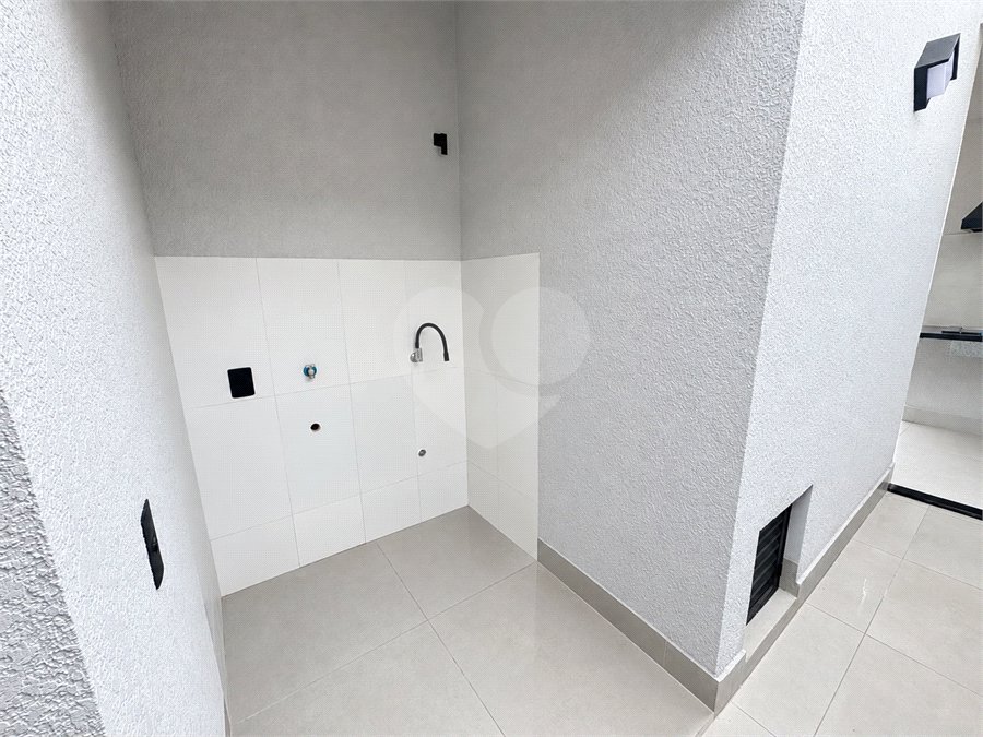 Casa à venda com 2 quartos, sendo 1 suíte, no condomínio Tivolli, Itapetininga - SP