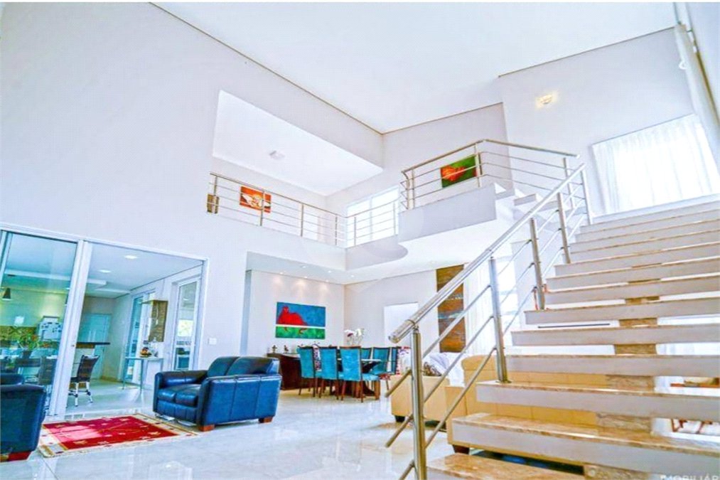 Casa à venda com 4 quartos, sendo 2 suítes, no condomínio Residencial Jardim Primavera, Louveira - SP