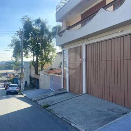 Sobrado à venda com 3 quartos, sendo 1 suíte,  em Jardim Selma Helena, Poá, SP