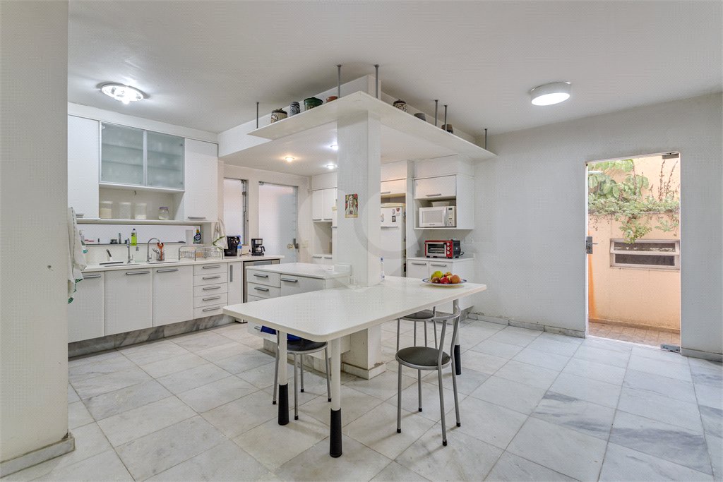 Casa à venda com 4 quartos, sendo 2 suítes, em Chácara Monte Alegre, São Paulo, SP