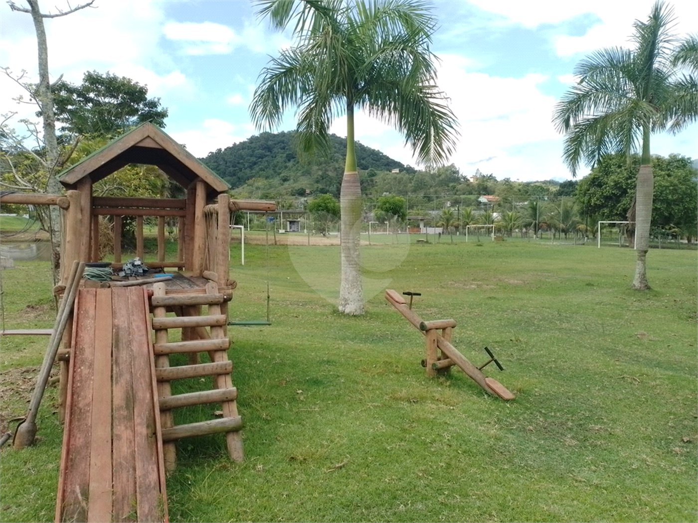 Sítio à venda com 4 quartos, sendo 3 suítes, em Caxito, Maricá, RJ