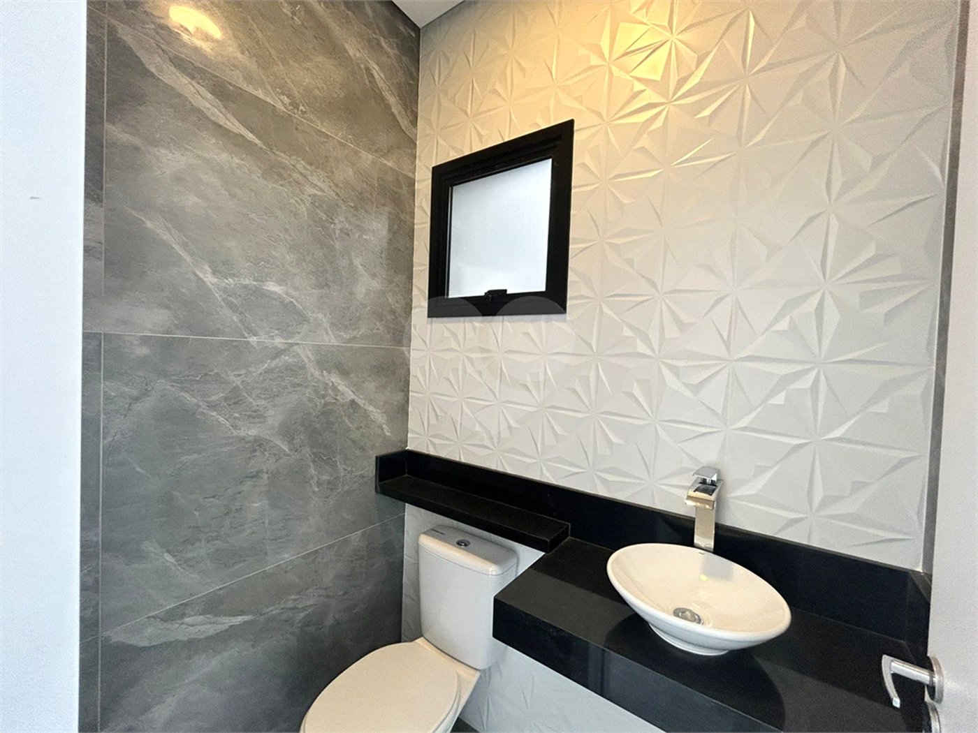 Casa à venda com 3 quartos, sendo 1 suíte, no condomínio Villagio Wanel, Sorocaba - SP