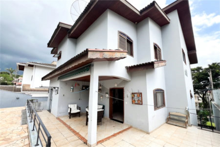Casa à venda com 4 quartos, sendo 2 suítes,  no condomínio Villaggio Capriccio, Louveira - SP