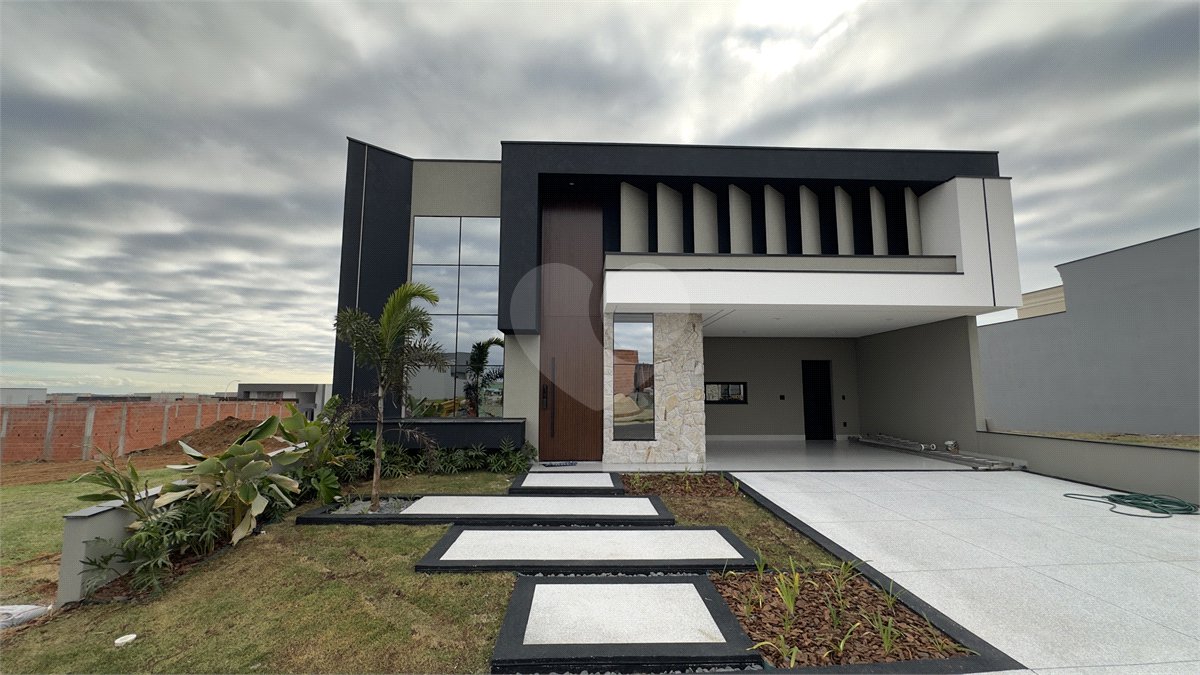 Casa à venda com 3 suítes no condomínio Jardim Residencial Dona Maria Candida, Indaiatuba - SP