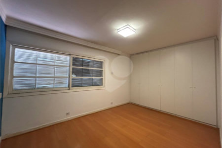 Sobrado à venda ou para alugar com 4 quartos, sendo 1 suíte, em Santo Amaro, São Paulo, SP