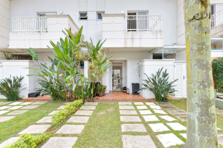 Casa à venda com 3 quartos, sendo 1 suíte, no condomínio Magnólia Gardens, São Paulo - SP