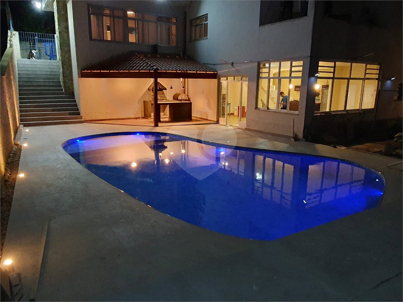 Casa à venda com 4 quartos, sendo 3 suítes, em Jardim Prudência, São Paulo, SP