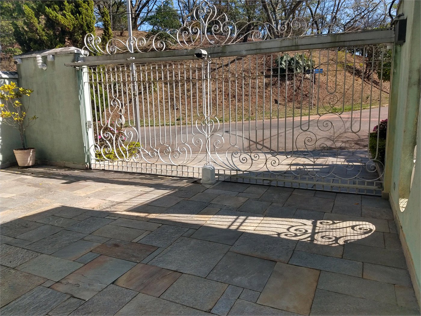 Sobrado à venda com 4 quartos, sendo 1 suíte,  em Parque dos Príncipes, São Paulo, SP