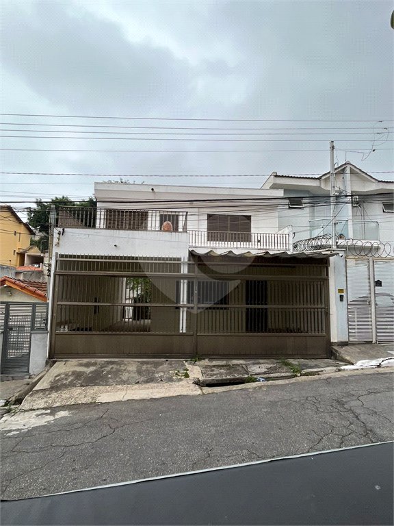 Sobrado à venda com 3 quartos em Vila Nivi, São Paulo, SP