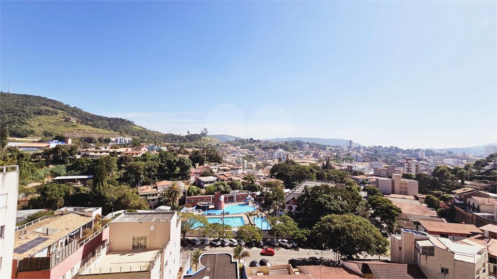 Casa à venda com 4 quartos, sendo 2 suítes, em Jardim Meny, São Roque, SP