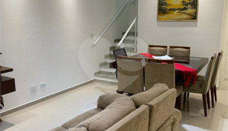 Sobrado à venda com 3 quartos, sendo 1 suíte, em Vila Gumercindo, São Paulo, SP