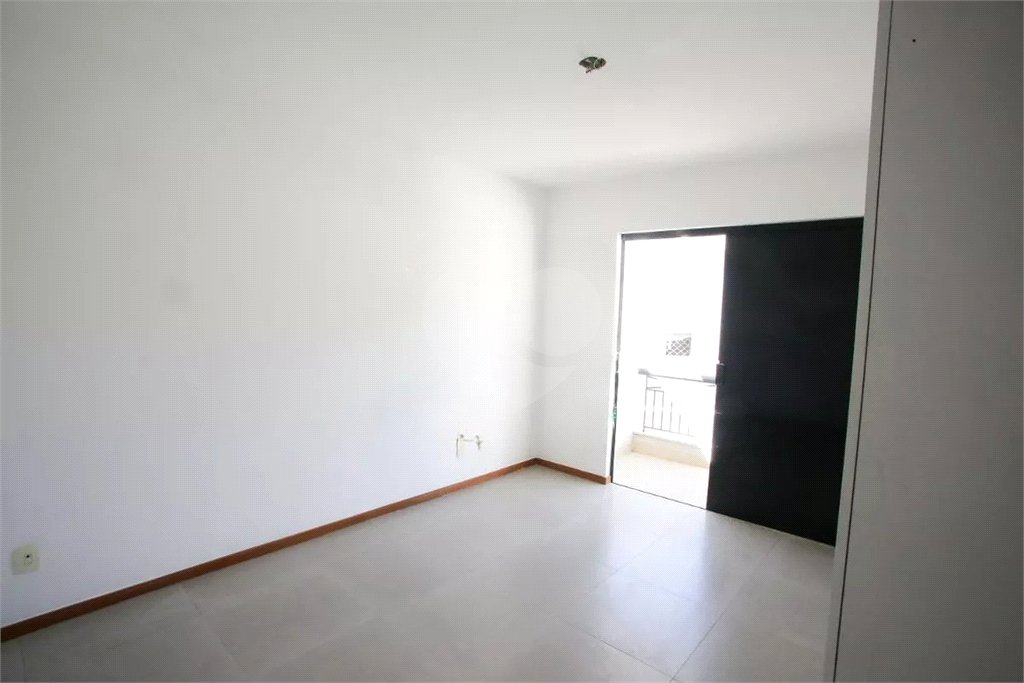 Casa à venda com 4 quartos, sendo 3 suítes, no condomínio Lícia de Alvarenga, Rio de Janeiro - RJ