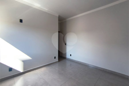Casa à venda com 3 quartos, sendo 2 suítes, no condomínio Tivolli, Itapetininga - SP