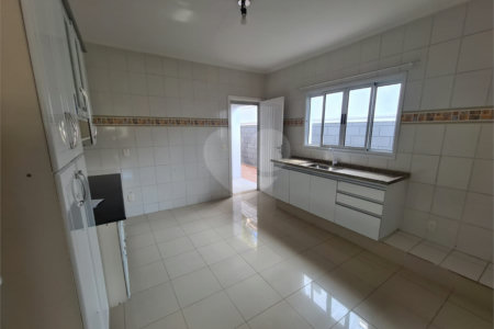 Casa à venda com 3 quartos, sendo 2 suítes, no condomínio Terras de São Francisco, Vinhedo - SP