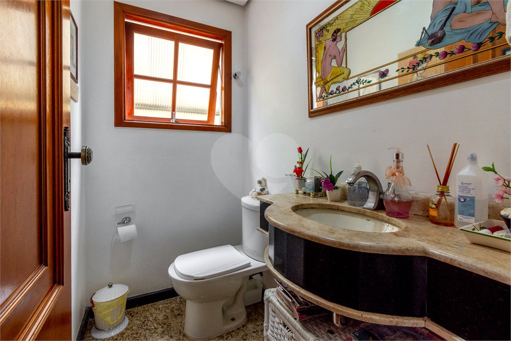 Sobrado à venda com 4 quartos, sendo 3 suítes, em Vila Gustavo, São Paulo, SP