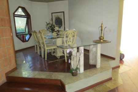 Casa de Vila à venda com 5 quartos, sendo 3 suítes, em Morumbi, São Paulo, SP