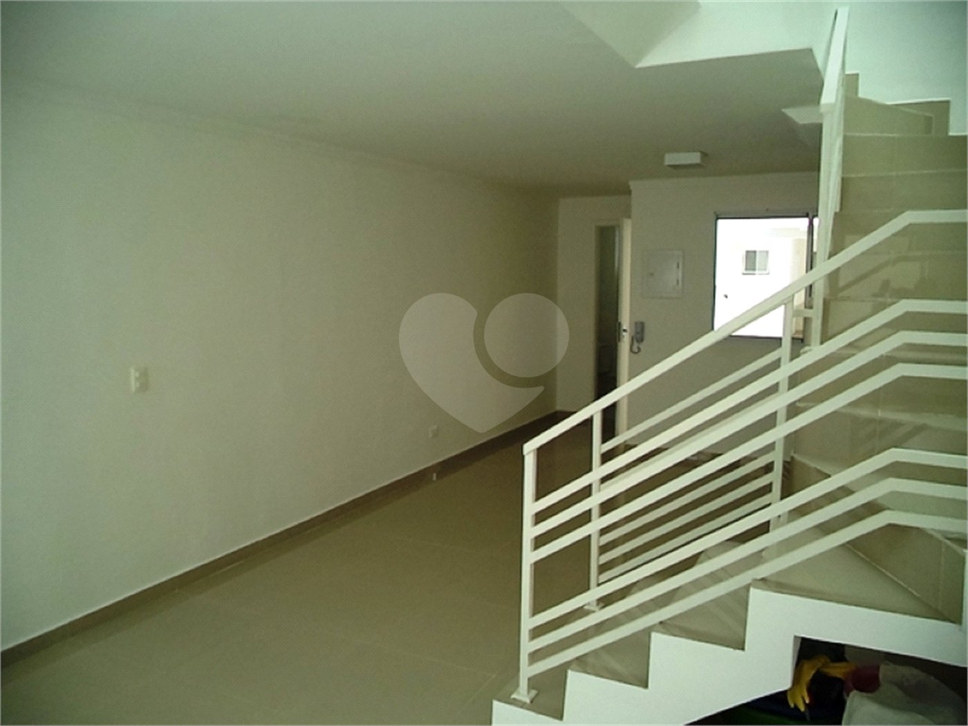 Casa à venda com 2 suítes no condomínio Villagio da Serra, São Paulo - SP