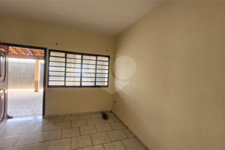 Casa à venda com 4 quartos, sendo 1 suíte, em Jardim Roberto Selmi Dei, Araraquara, SP