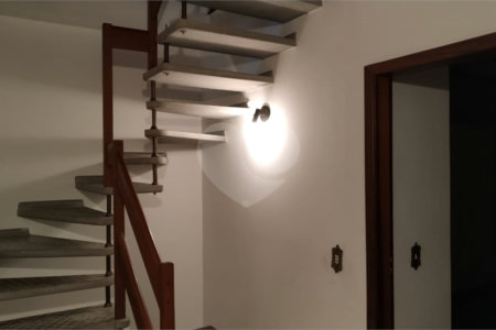 Sobrado à venda com 3 quartos, sendo 1 suíte, em Bosque da Saúde, São Paulo, SP