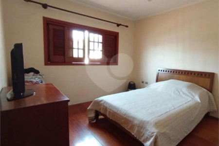 Casa à venda com 5 quartos, sendo 1 suíte, no condomínio Constantino Mattucci, Sorocaba - SP