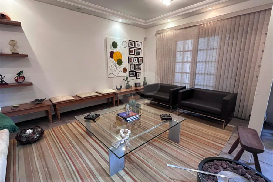 Casa à venda com 4 quartos, sendo 2 suítes, no condomínio Jornalista Américo Ariza, São Paulo - SP