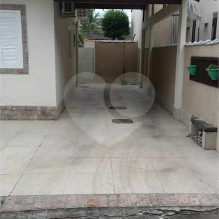 Casa à venda com 3 quartos, sendo 2 suítes, no condomínio Recanto das Palmeiras, Rio de Janeiro - RJ