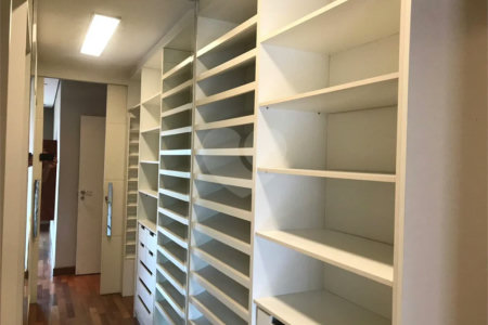Apto 220 metros no Campo Belo. varanda, 5 vagas, 3 suítes. Visite