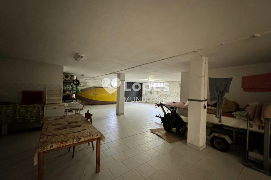 Casa multifamiliar à venda em Verona, Itália – 3 unidades e 12.000 m²