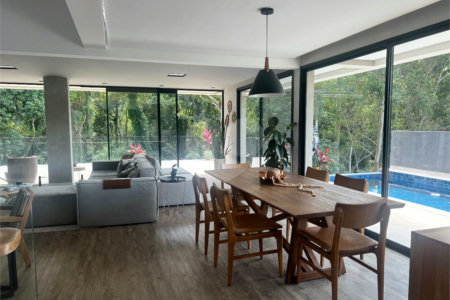 Casa à venda com 2 quartos, sendo 4 suítes, no condomínio Ponderosa, São Roque - SP