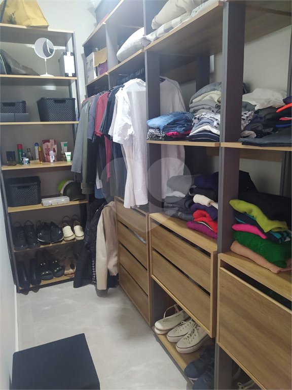 Sobrado à venda com 3 quartos, sendo 1 suíte,  no Centro, Bom Jesus dos Perdões, SP