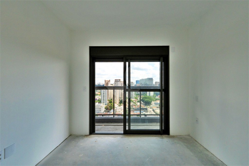 Apartamento à venda com 4 quartos, sendo 2 suítes,  em Jardim das Acácias, São Paulo, SP