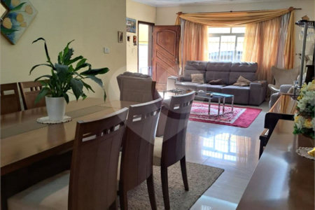 Sobrado à venda com 4 quartos, sendo 2 suítes, em Jardim Modelo, Suzano, SP