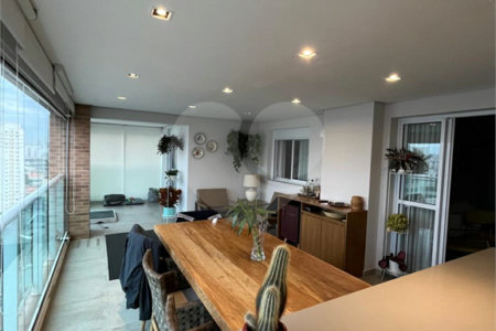 Apartamento à venda com 3 quartos, sendo 2 suítes, em Mooca, São Paulo, SP