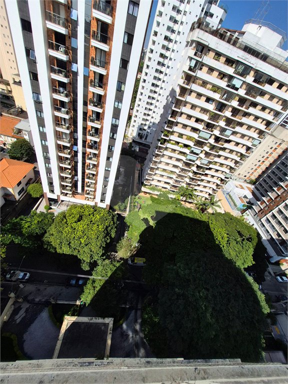 Apartamento para venda em Moema com 2 quartos, sendo 1 suíte, 1 vaga, 62 m²
