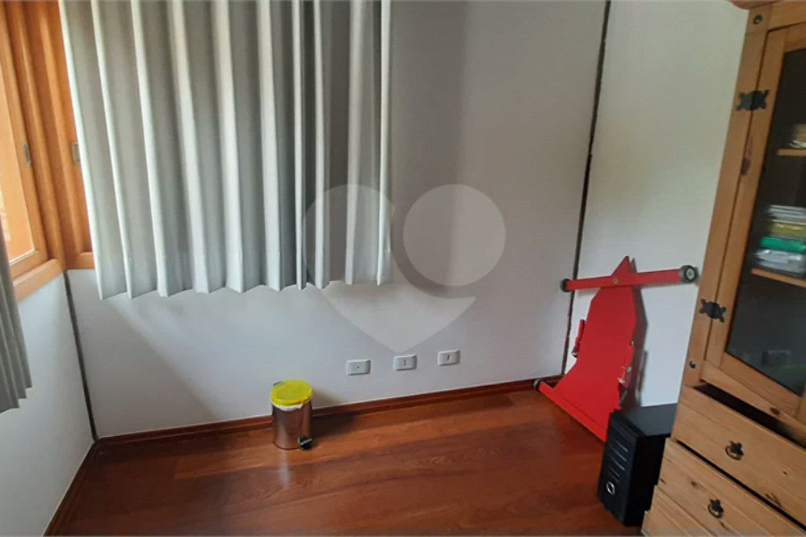 Casa à venda com 5 quartos, sendo 4 suítes, no condomínio Alpes da Cantareira, Mairiporã - SP