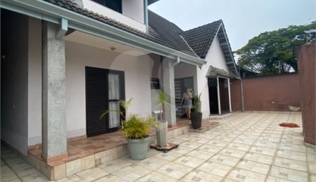 Casa Térrea à venda com 4 quartos, sendo 1 suíte,  em Vila Oliveira, Mogi das Cruzes, SP