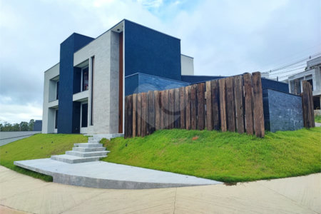 Terreno à venda com 4 suítes no condomínio Residencial Veneza, Mogi das Cruzes - SP