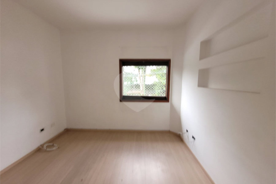Casa à venda com 3 quartos, sendo 1 suíte, em Parque Maria Domitila, São Paulo, SP