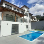 Casa à venda ou para alugar com 3 suítes no condomínio Sausalito, Mairiporã - SP