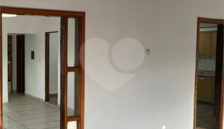 Casa à venda com 3 quartos, sendo 2 suítes,  em Parque dos Ipês II, Ponta Porã, MS