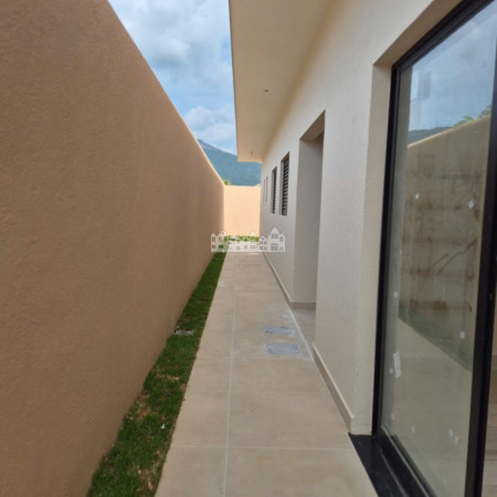 Casa à venda com 3 suítes em Vila Petrópolis, Atibaia, SP
