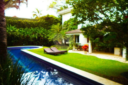 Casa à venda com 4 quartos, sendo 2 suítes, no condomínio Residencial Morumbi, São Paulo - SP