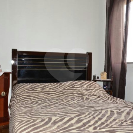 Sobrado na Saúde (2 casas c/2 quartos cada uma/entradas separadas)