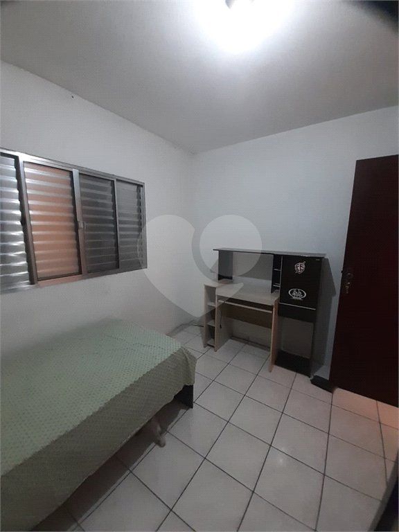 Casa com 250m², 4 dormitórios, 2 vagas.
