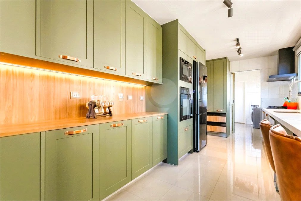 Vila Clementino - Apartamento reformado | 186 m² | 3 suítes | 3 vagas livres