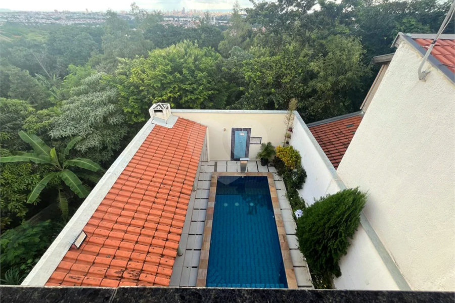 Casa ampla no bairro Terra Rica com 3 pavimentos e excelente estrutura.