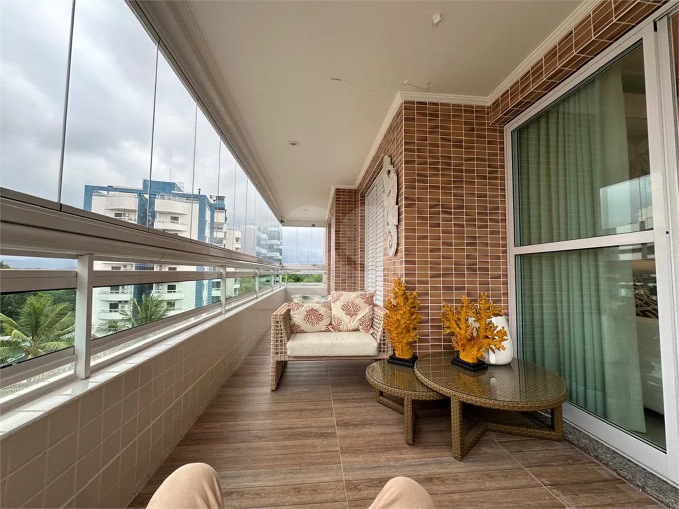 Apartamento à venda com 3 quartos, sendo 2 suítes,  em Riviera de São Lourenço, Bertioga, SP