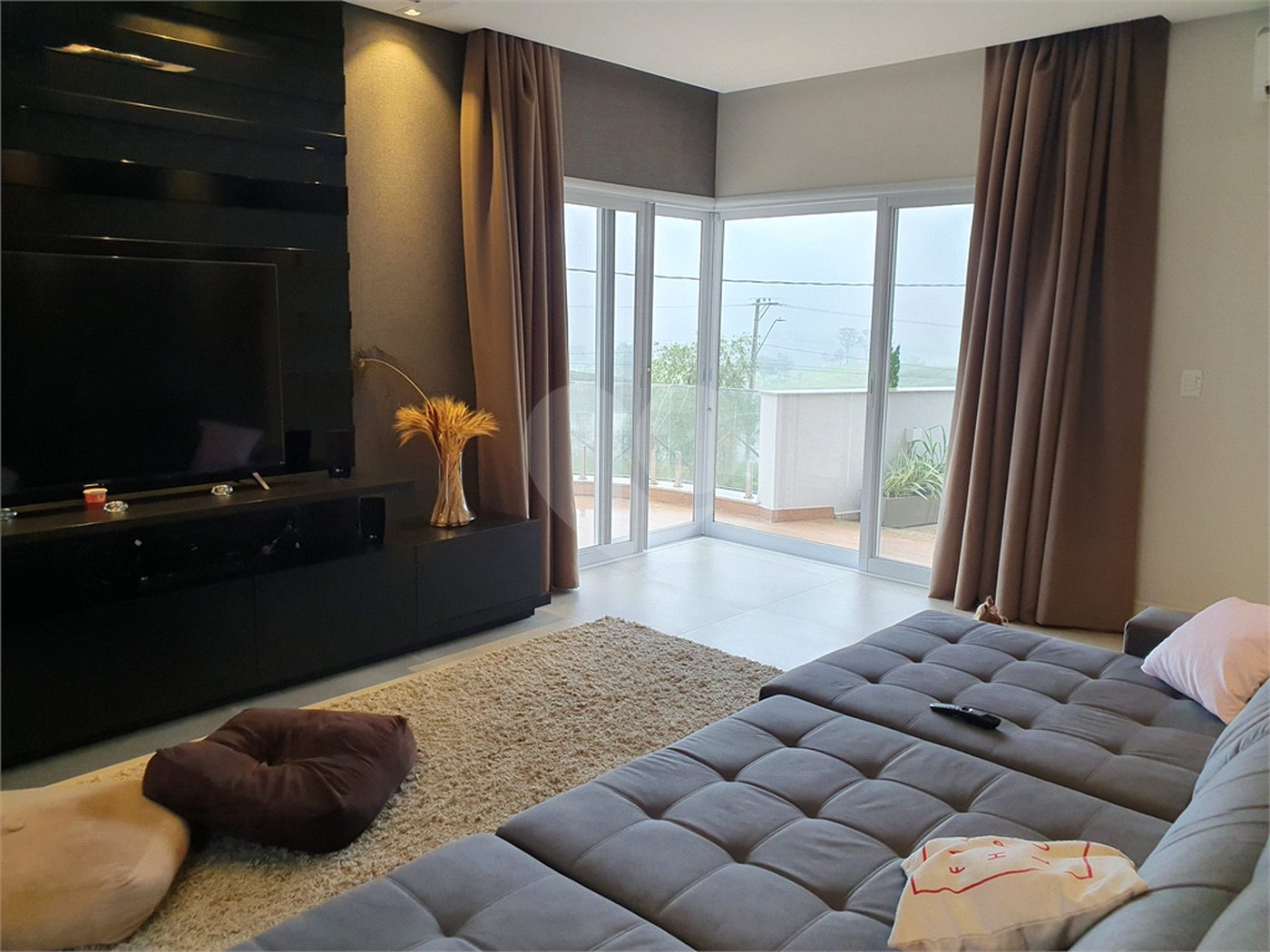 CASA A VENDA NO URBANOVA, CONDOMINIO JAGUARY, 4 DORMITORIOS, 4 SUITES, 5 VAGAS, PISCINA, SJC