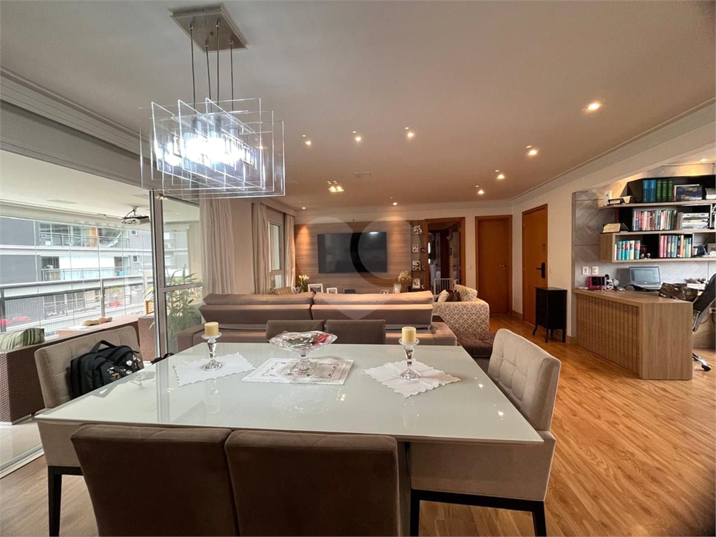Apartamento á venda com 200m² - Bosque da Saúde